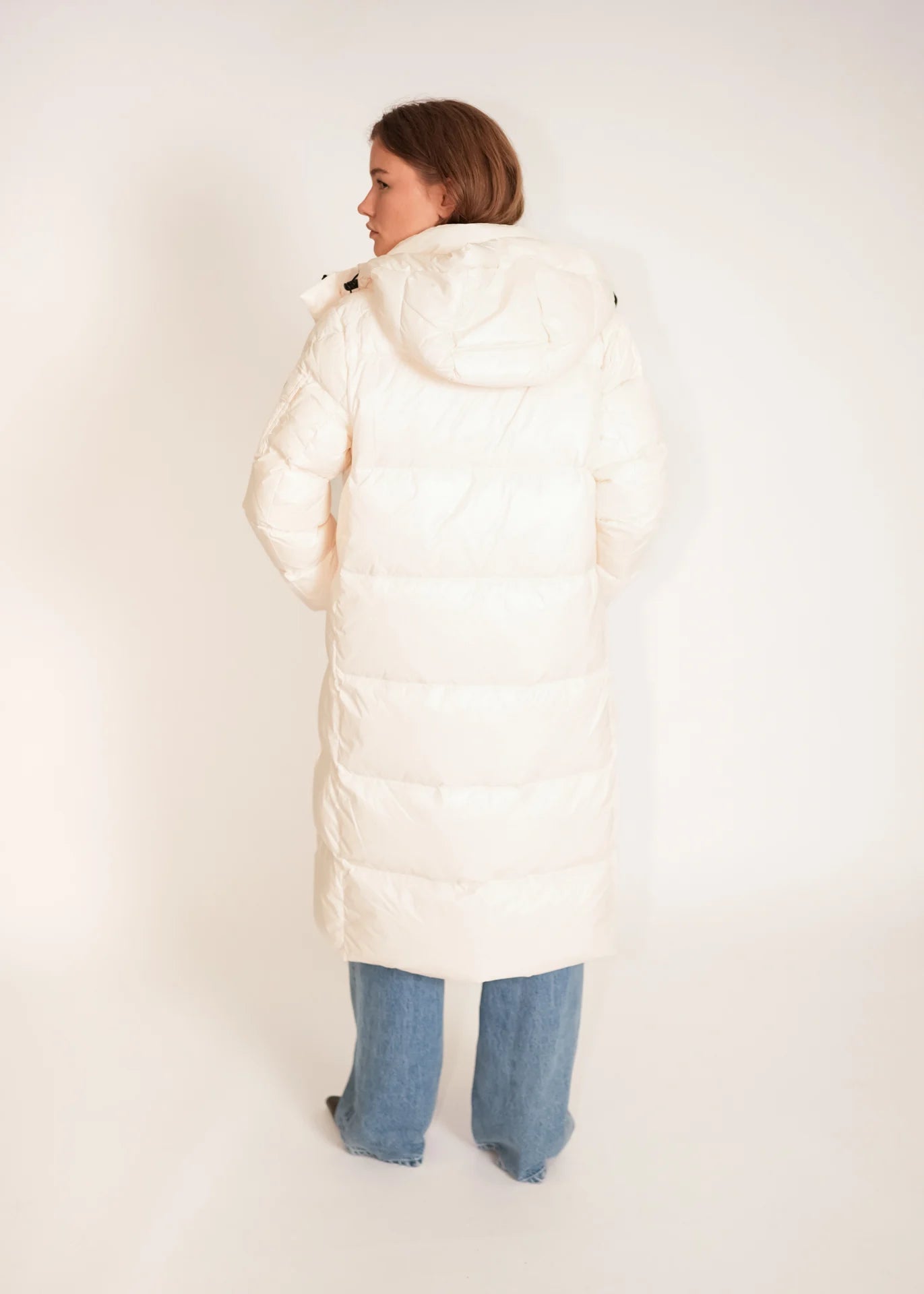Langer Daunenmantel mit Kapuze