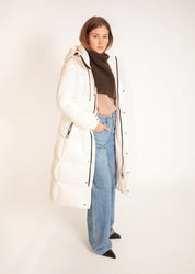 Langer Daunenmantel mit Kapuze