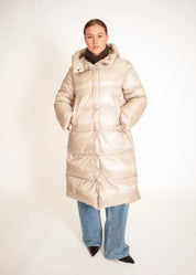 Langer Daunenmantel mit Kapuze
