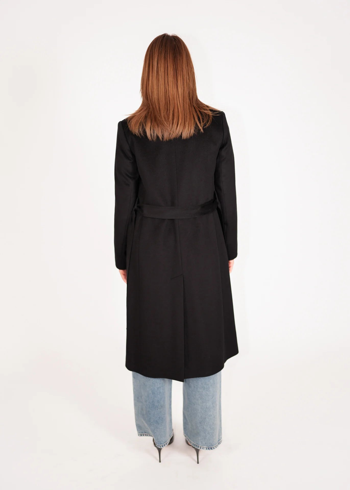 Langer Wollmantel mit Gürtel