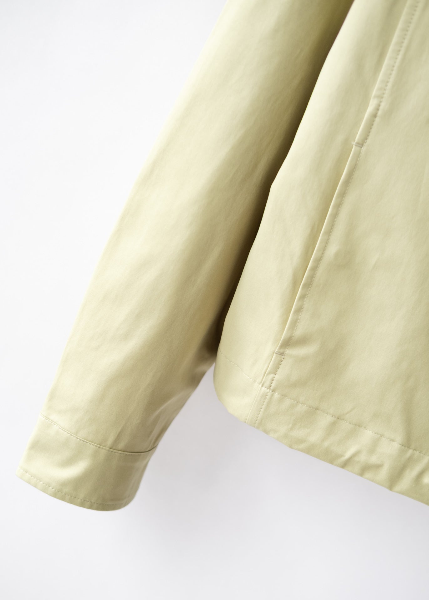 Lightweight jacket with collar