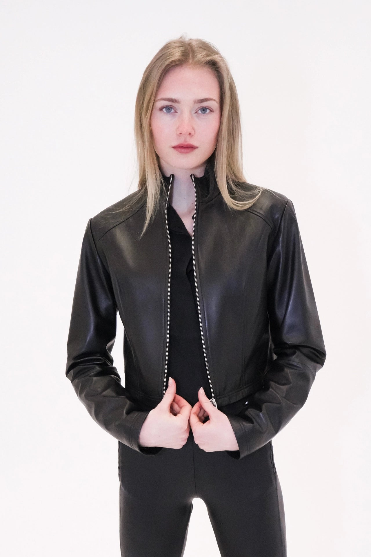 Short leather jacket