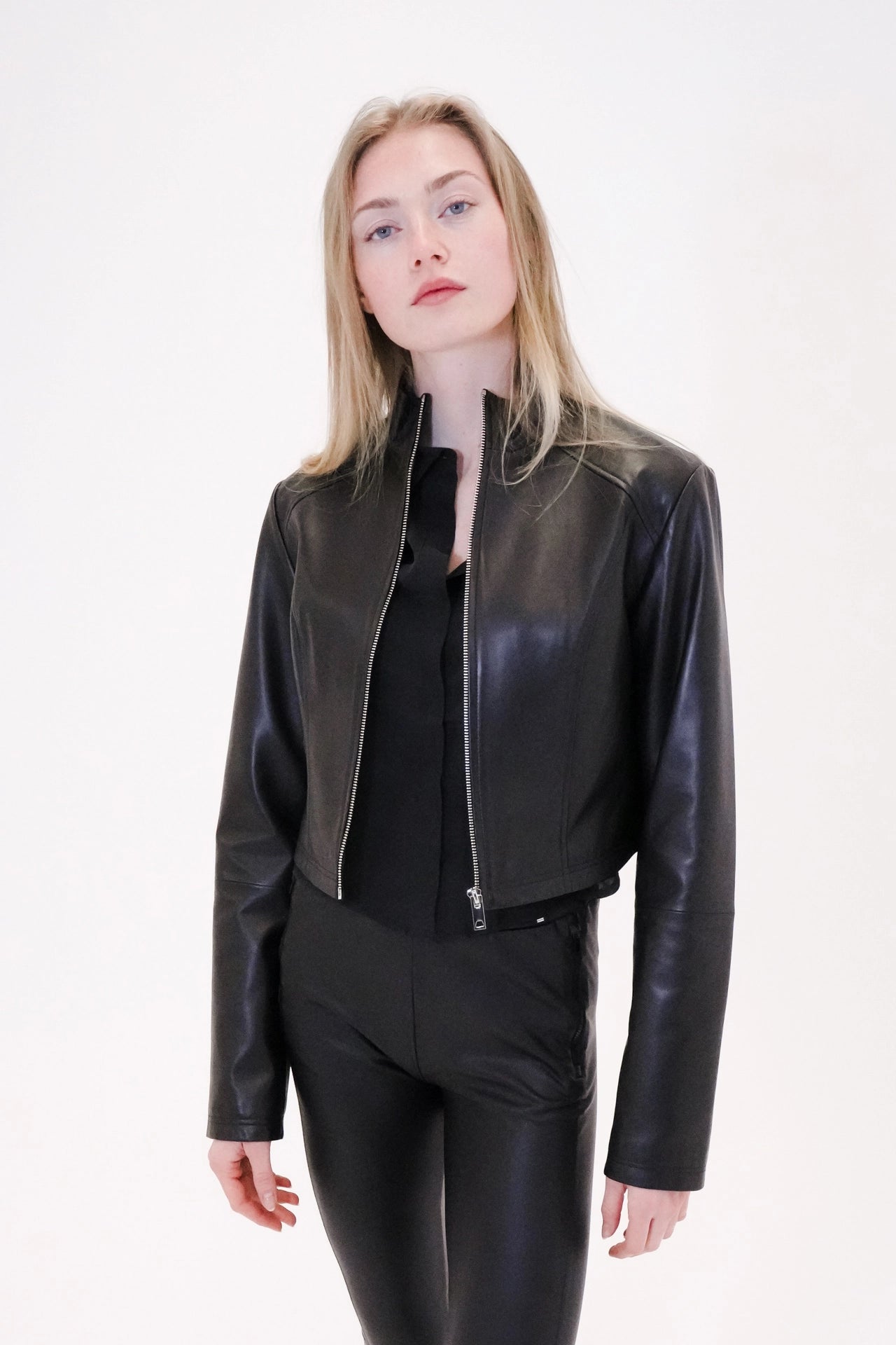 Short leather jacket