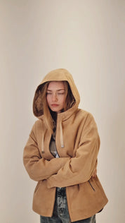 Wildlederjacke mit Kapuze