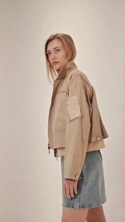 Lightweight jacket with collar