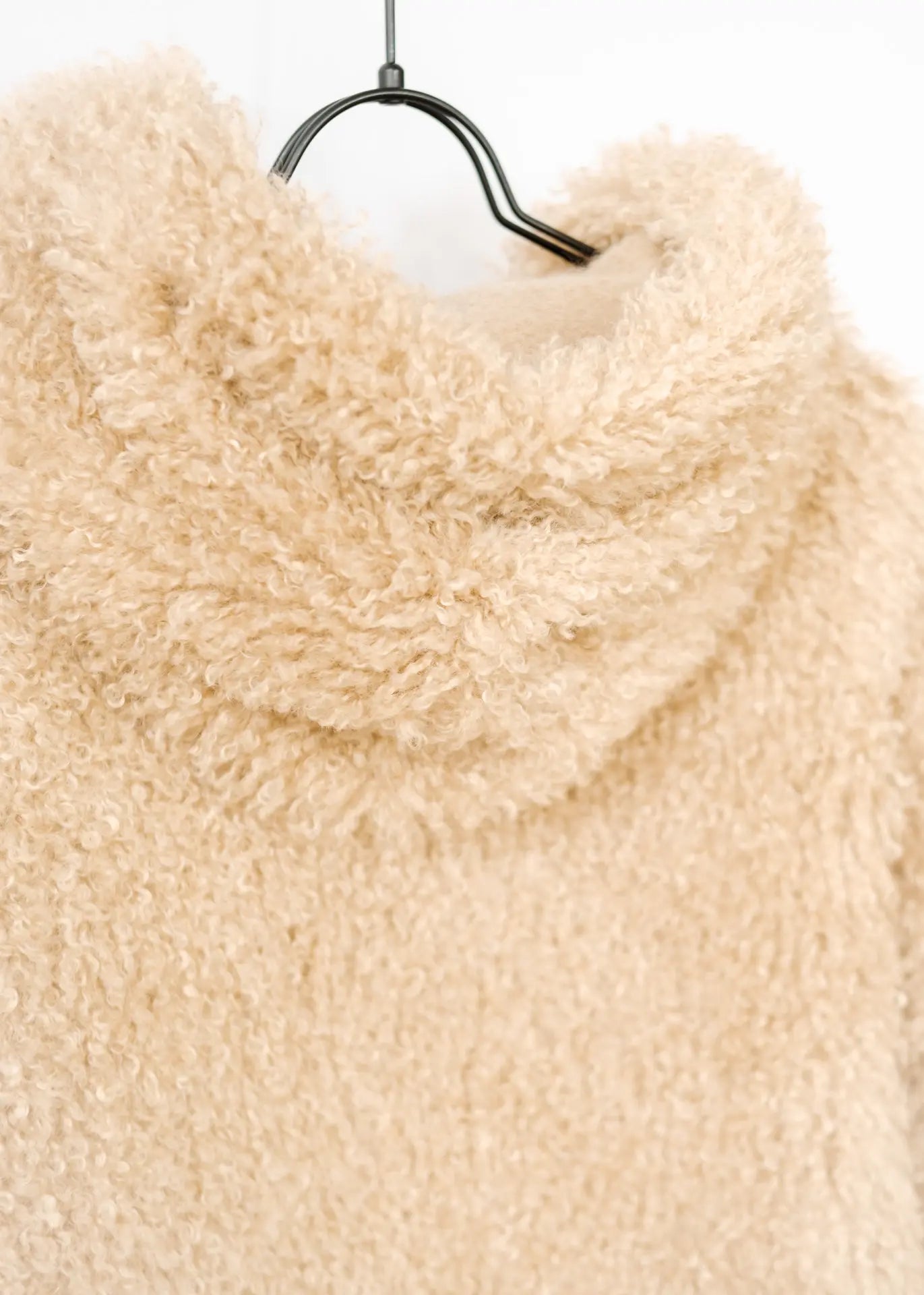 Curly Faux Fur Jacke mit Kapuze