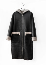 Manteau long en peau lainée à capuche