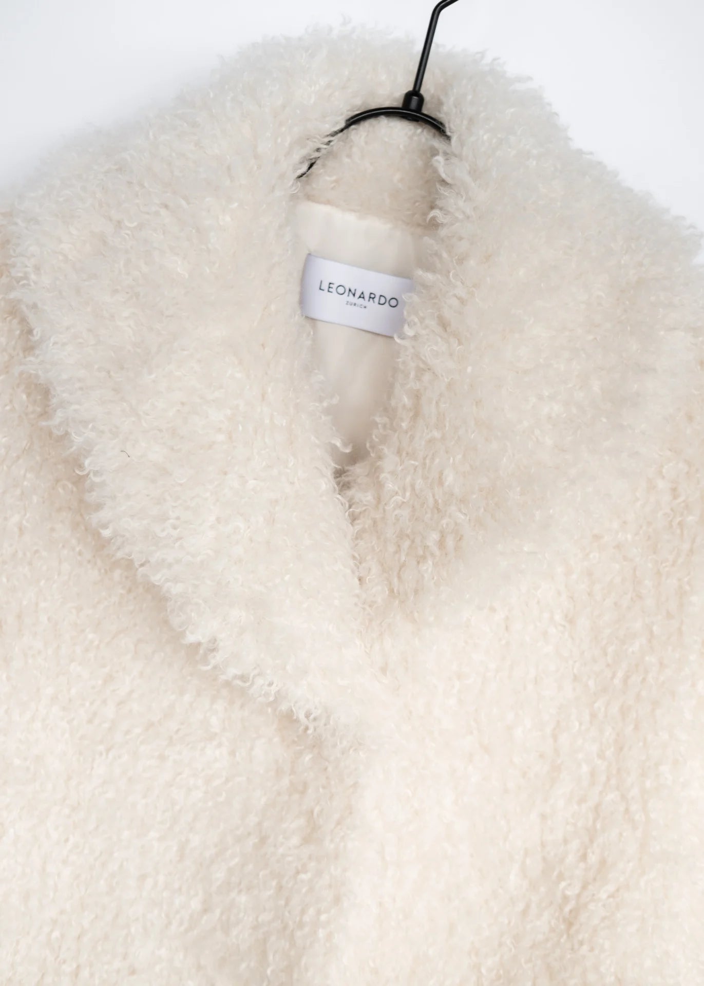 Lockiger Faux Fur Mantel