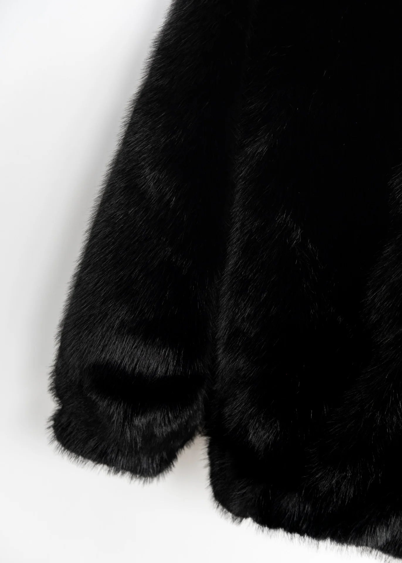 Faux Fur Jacke mit Kapuze