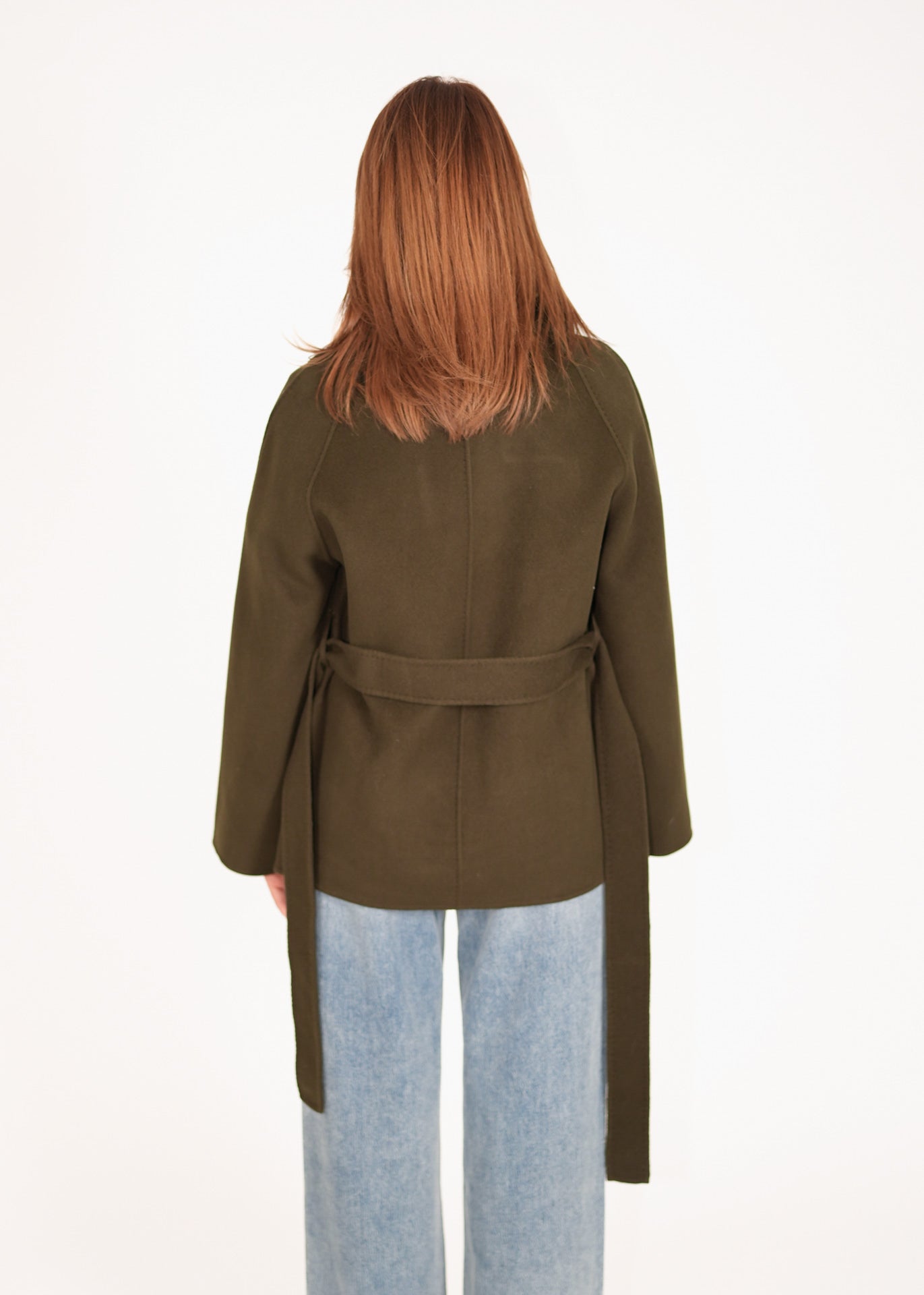 Wolljacke mit Bindegürtel