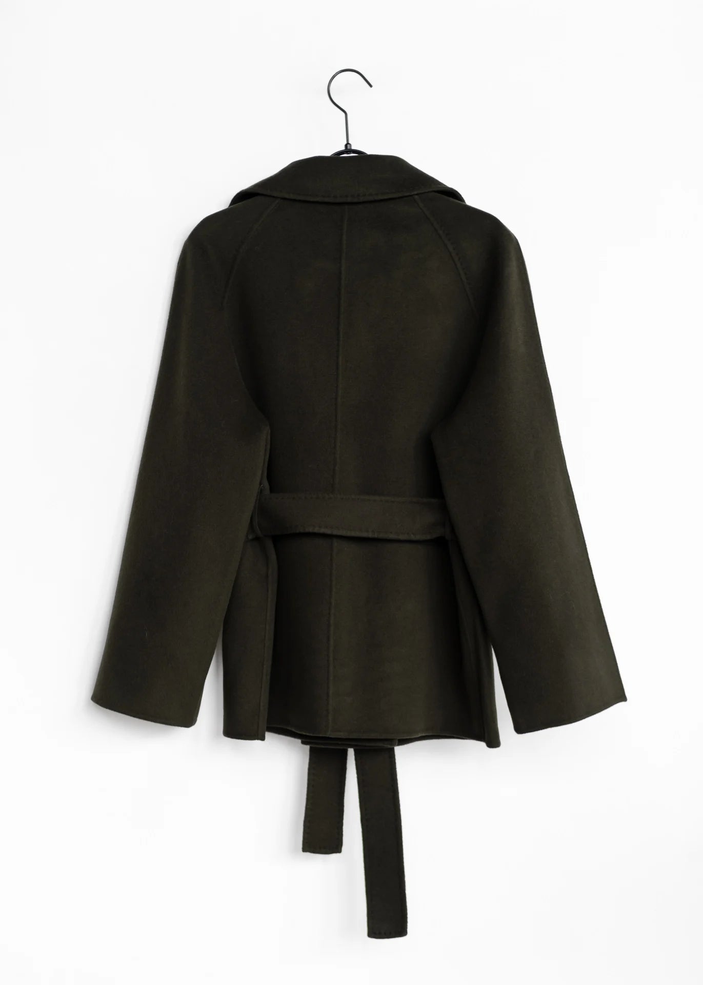 Wolljacke mit Bindegürtel