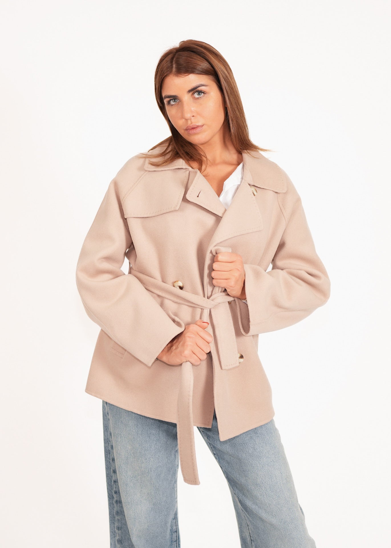 Wolljacke mit Bindegürtel