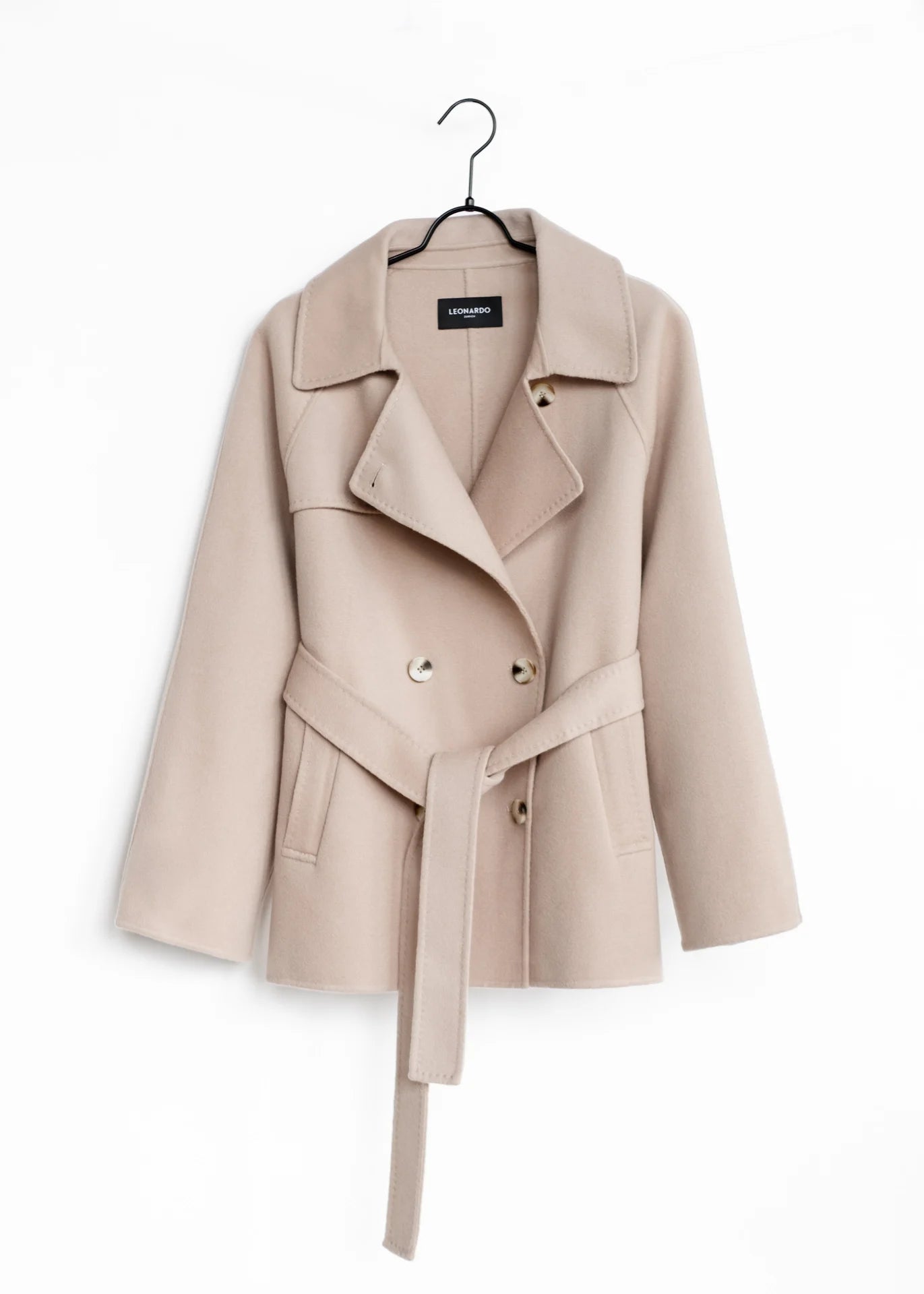 Wolljacke mit Bindegürtel