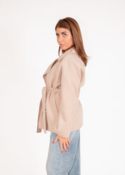 Wolljacke mit Bindegürtel