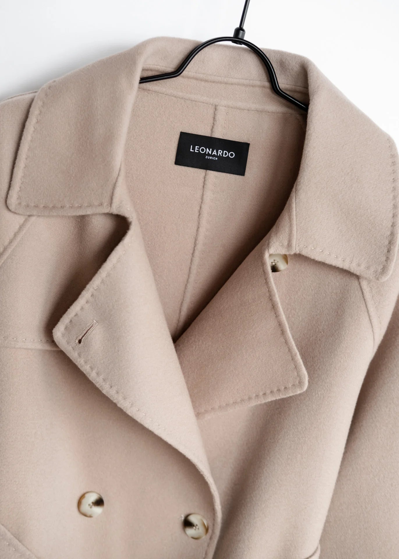 Wolljacke mit Bindegürtel