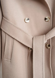 Wolljacke mit Bindegürtel