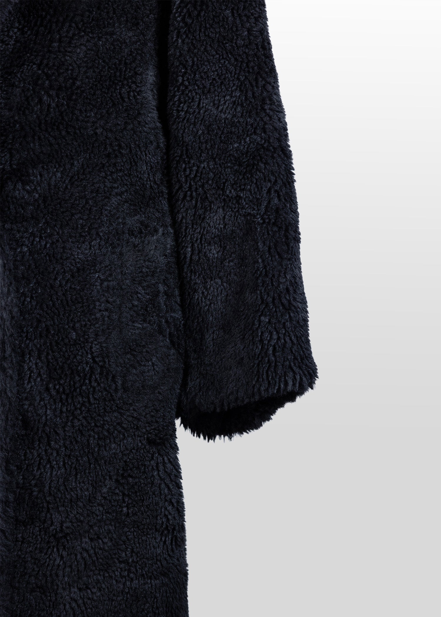 Oversized Teddy Mantel