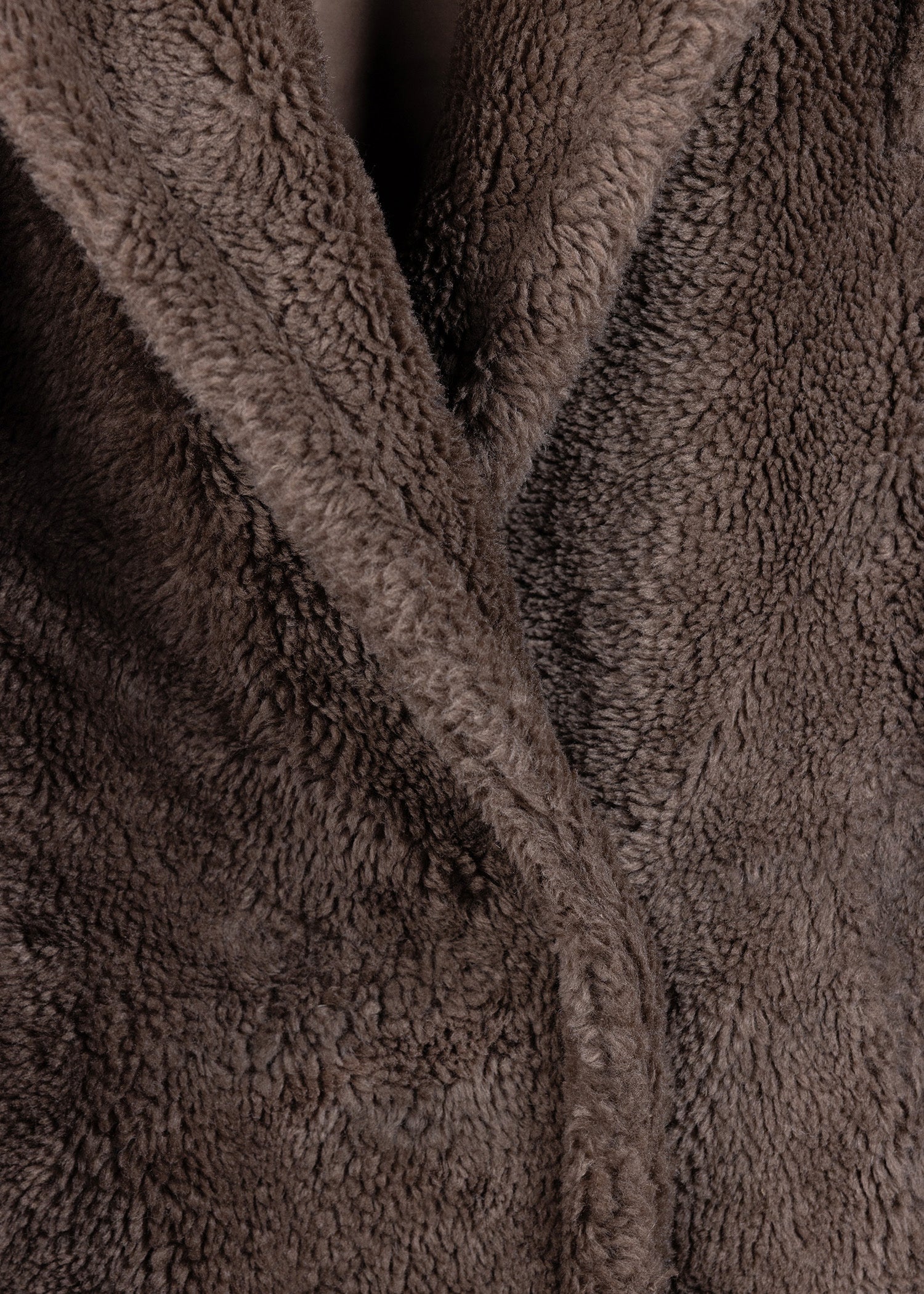 Oversized Teddy Mantel