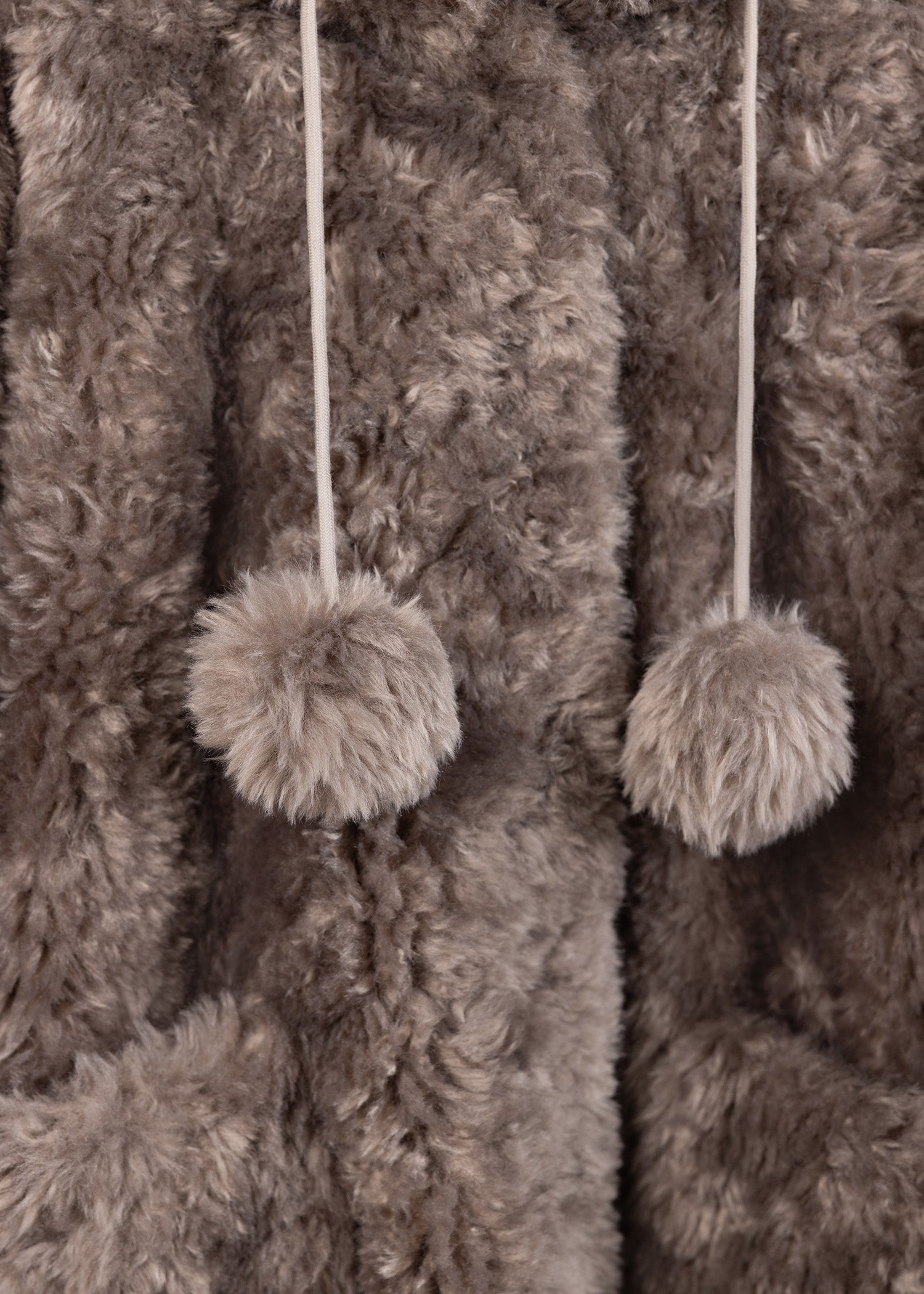 Oversized Teddy Mantel