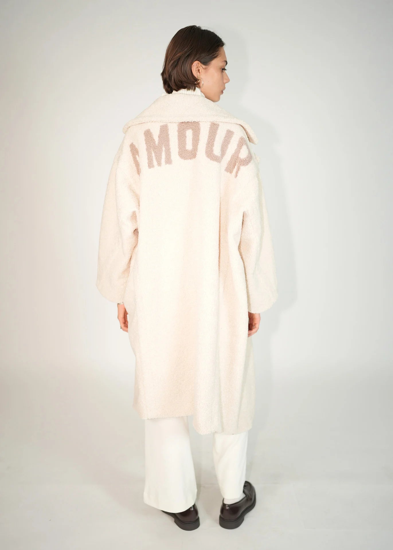 Oversized Teddy Mantel – Amour