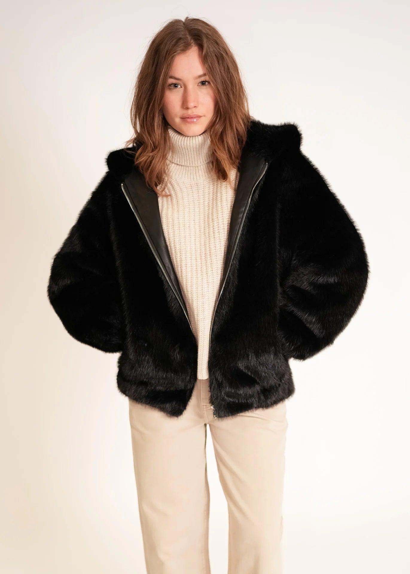 Faux Fur Jacke mit Kapuze