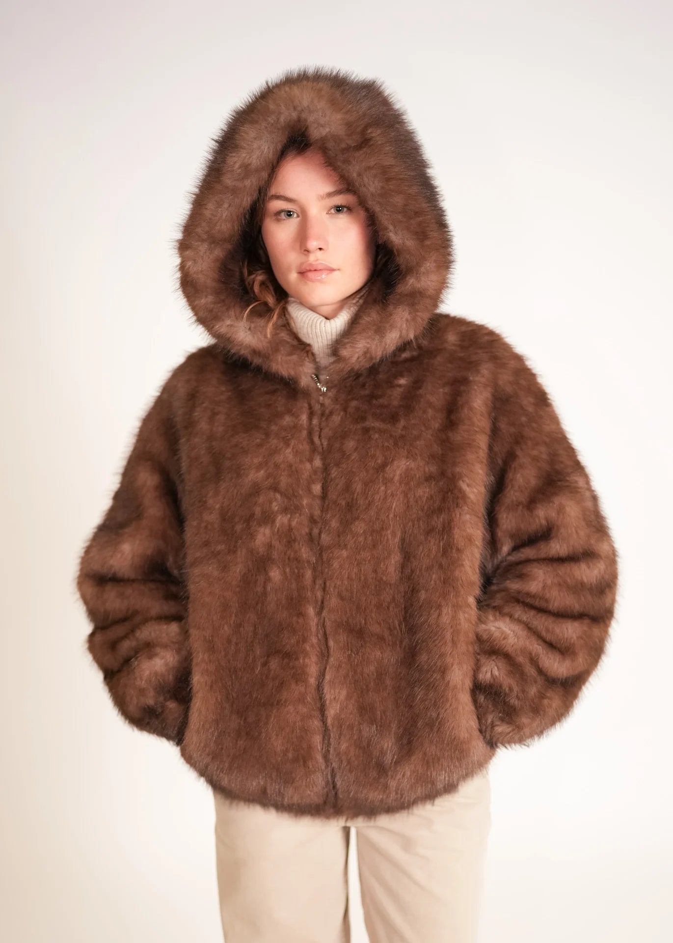 Faux Fur Jacke mit Kapuze