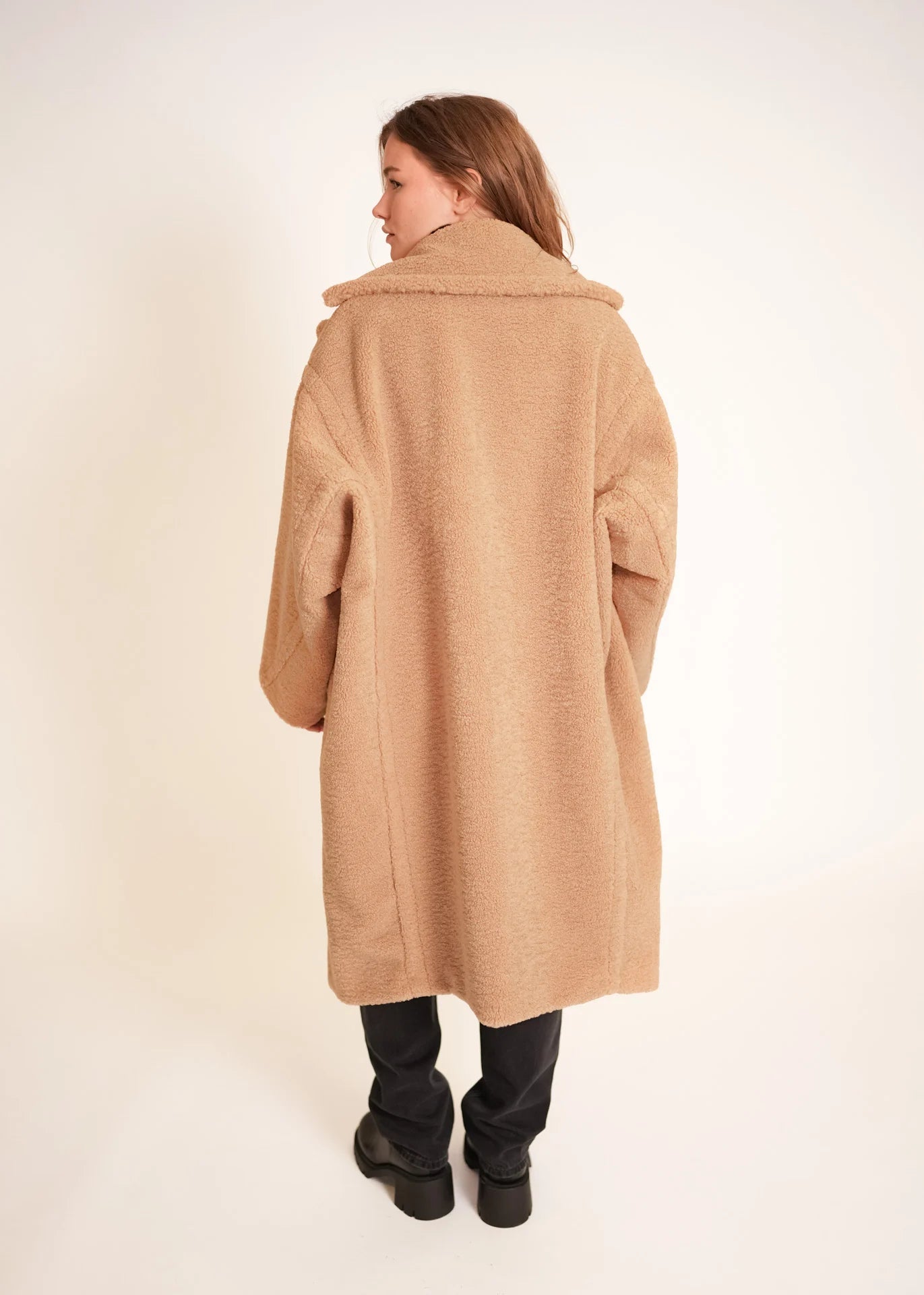 Oversized Teddy Mantel