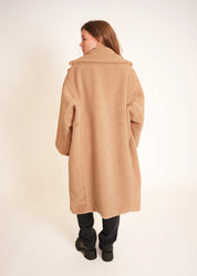 Oversized Teddy Mantel