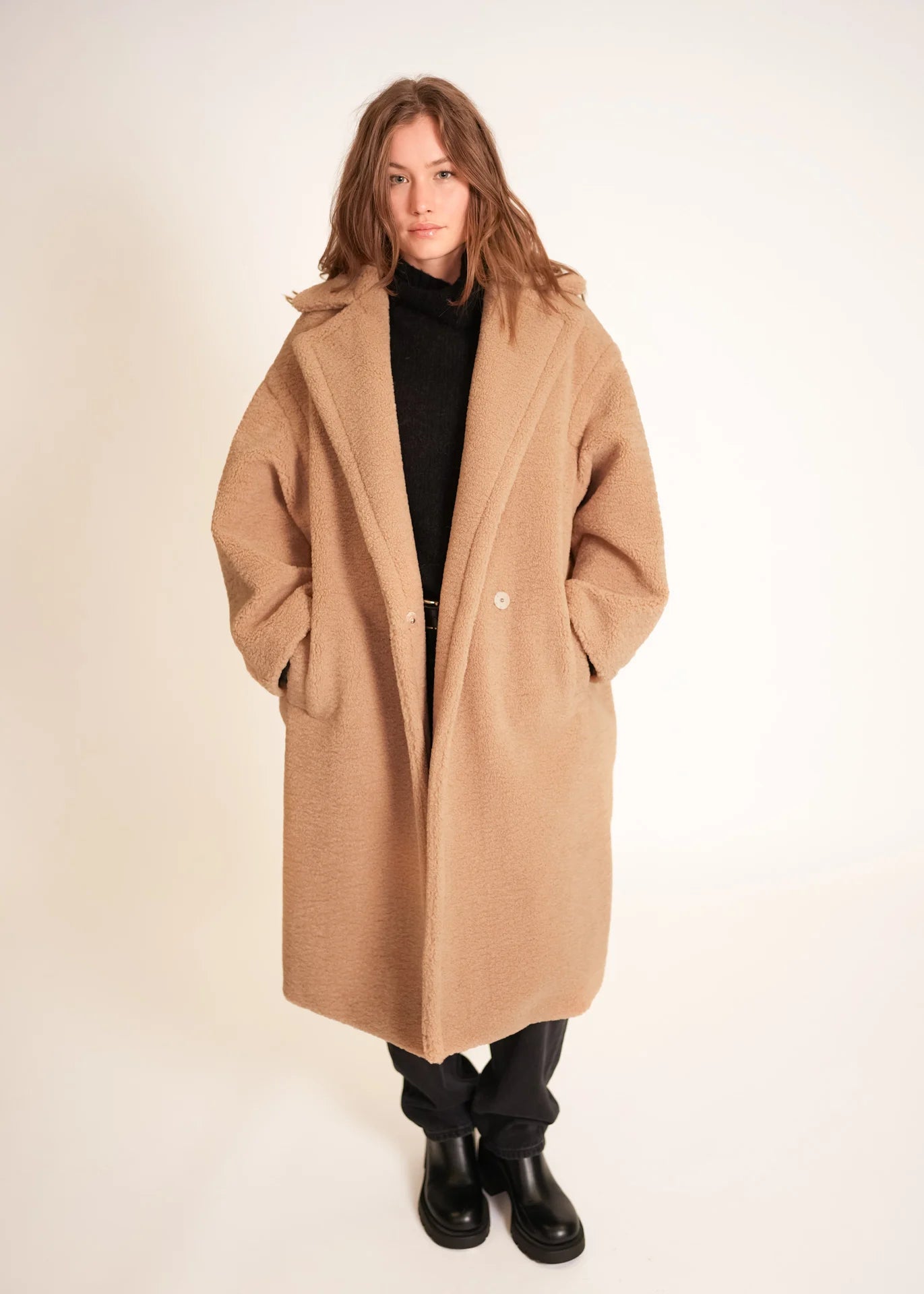 Oversized Teddy Mantel