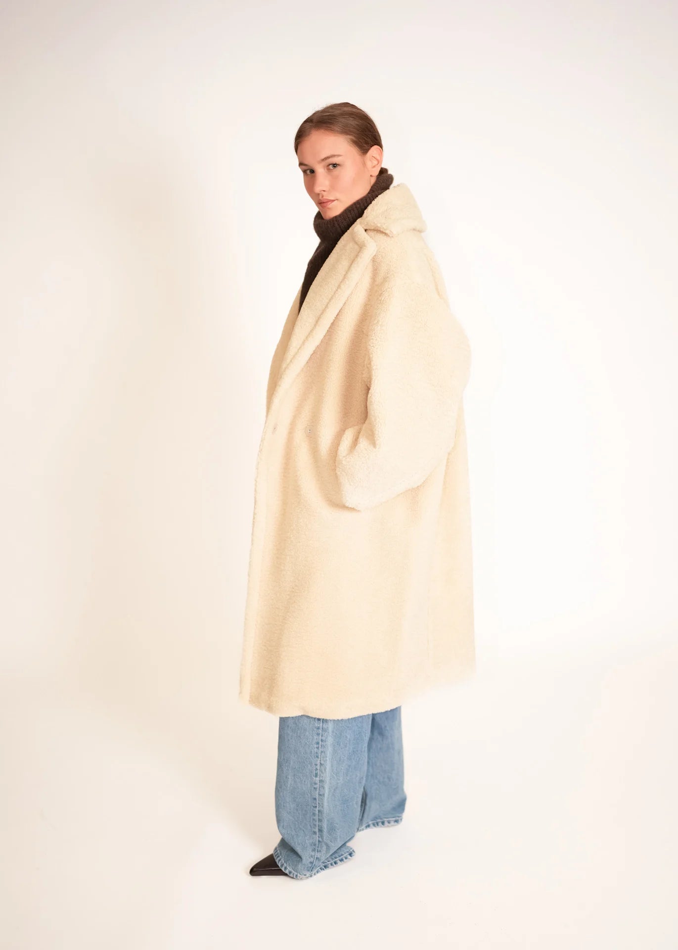 Oversized Teddy Mantel