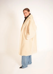 Oversized Teddy Mantel