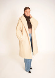 Oversized Teddy Mantel